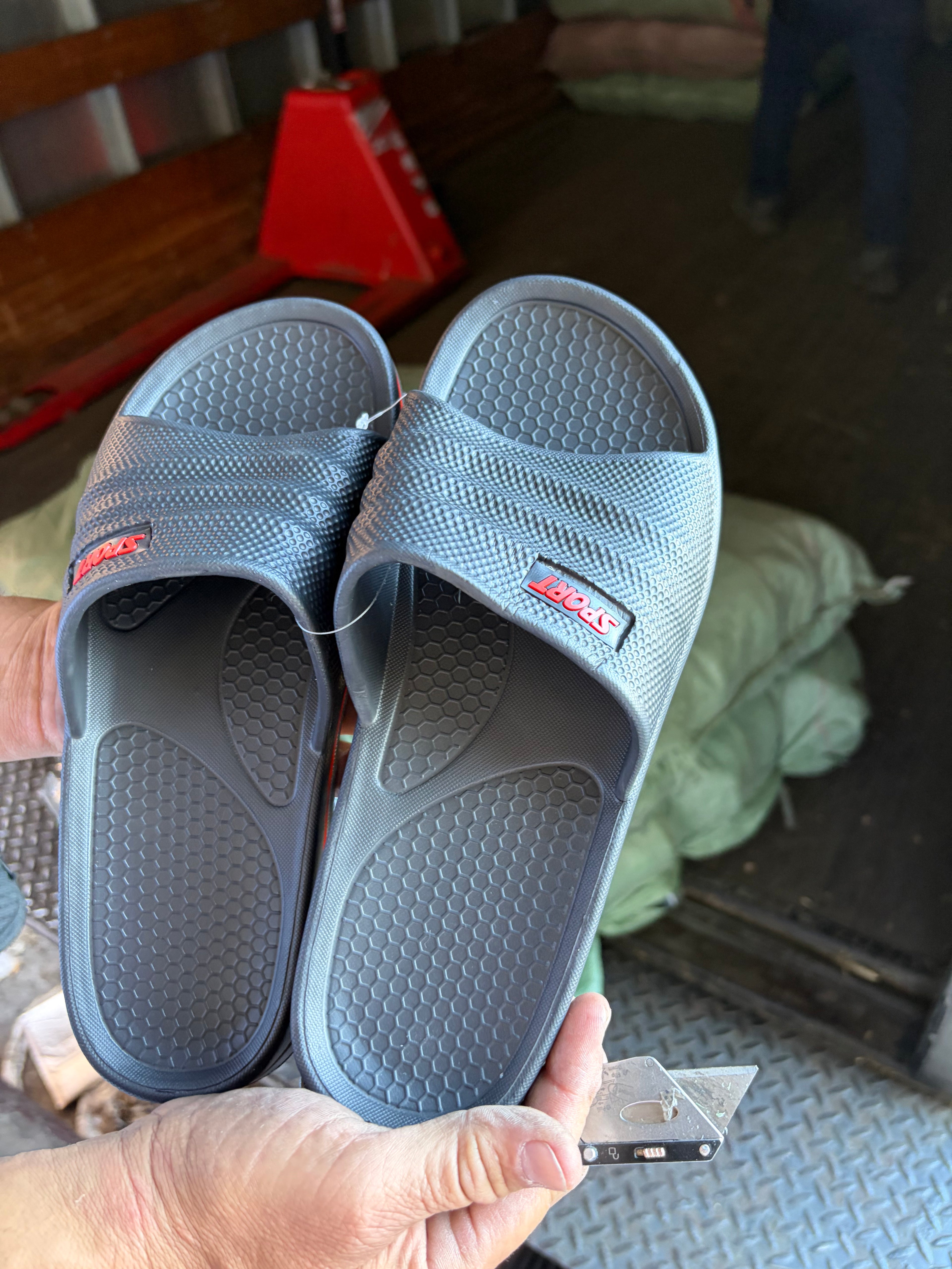 FLASH SALE – 30,000 Pairs of Slippers | Wholesale by Gaylord