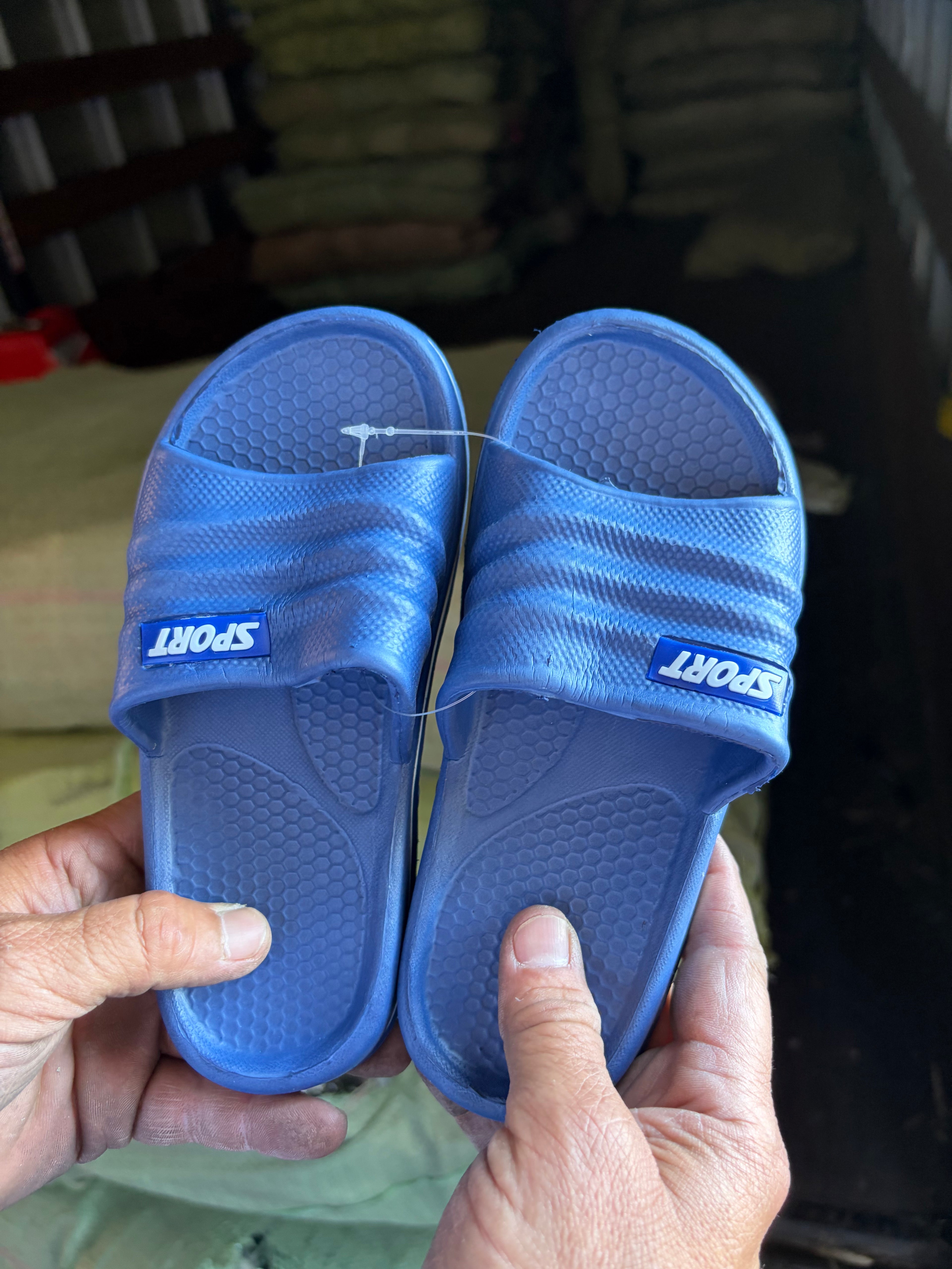 FLASH SALE – 30,000 Pairs of Slippers | Wholesale by Gaylord