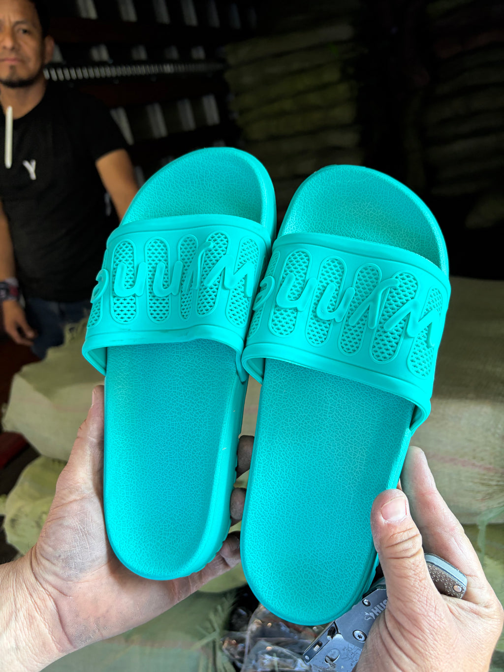 FLASH SALE – 30,000 Pairs of Slippers | Wholesale by Gaylord