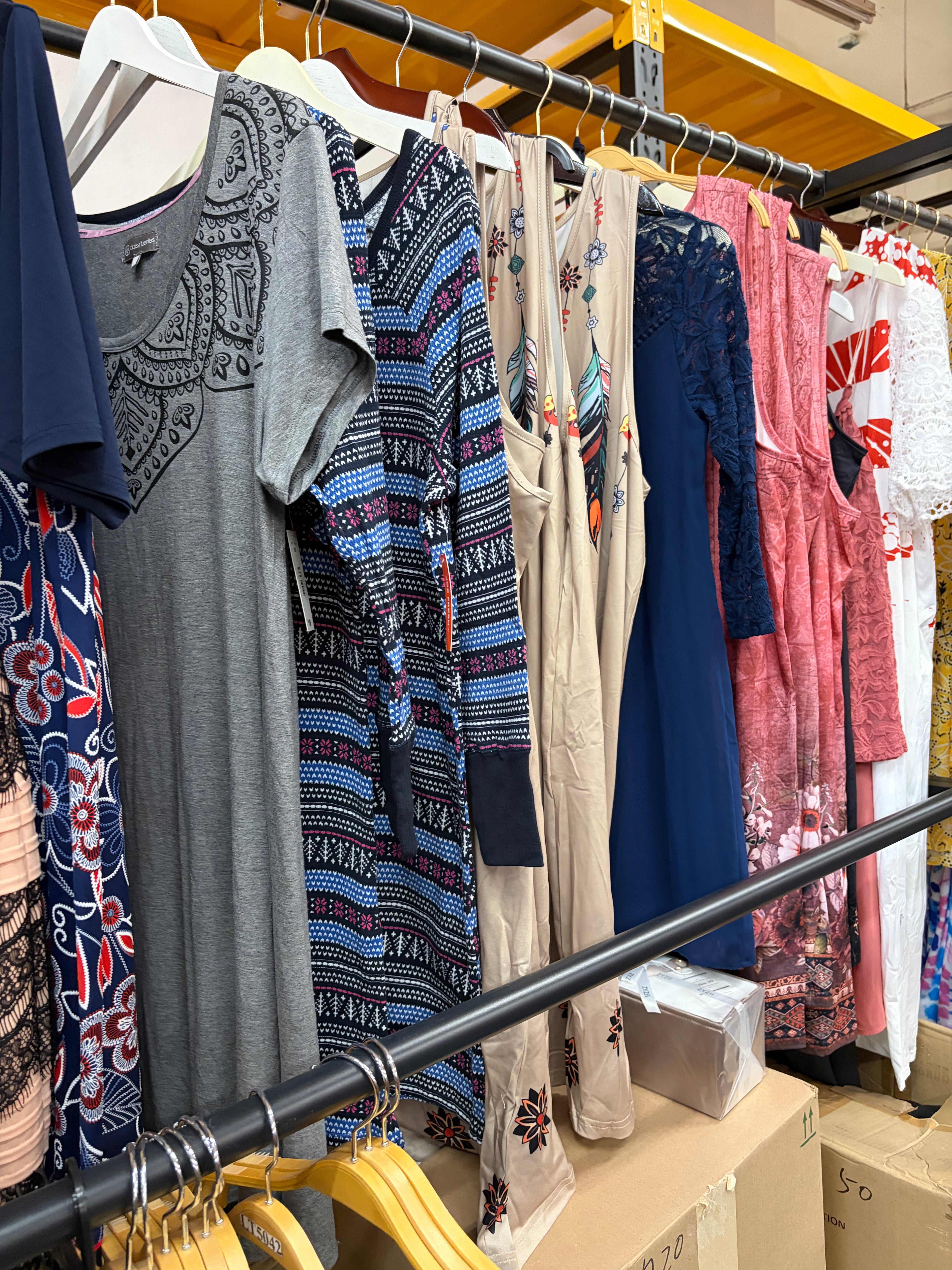 wholesale with gaylord Various styles of women's blouses and T-shirts