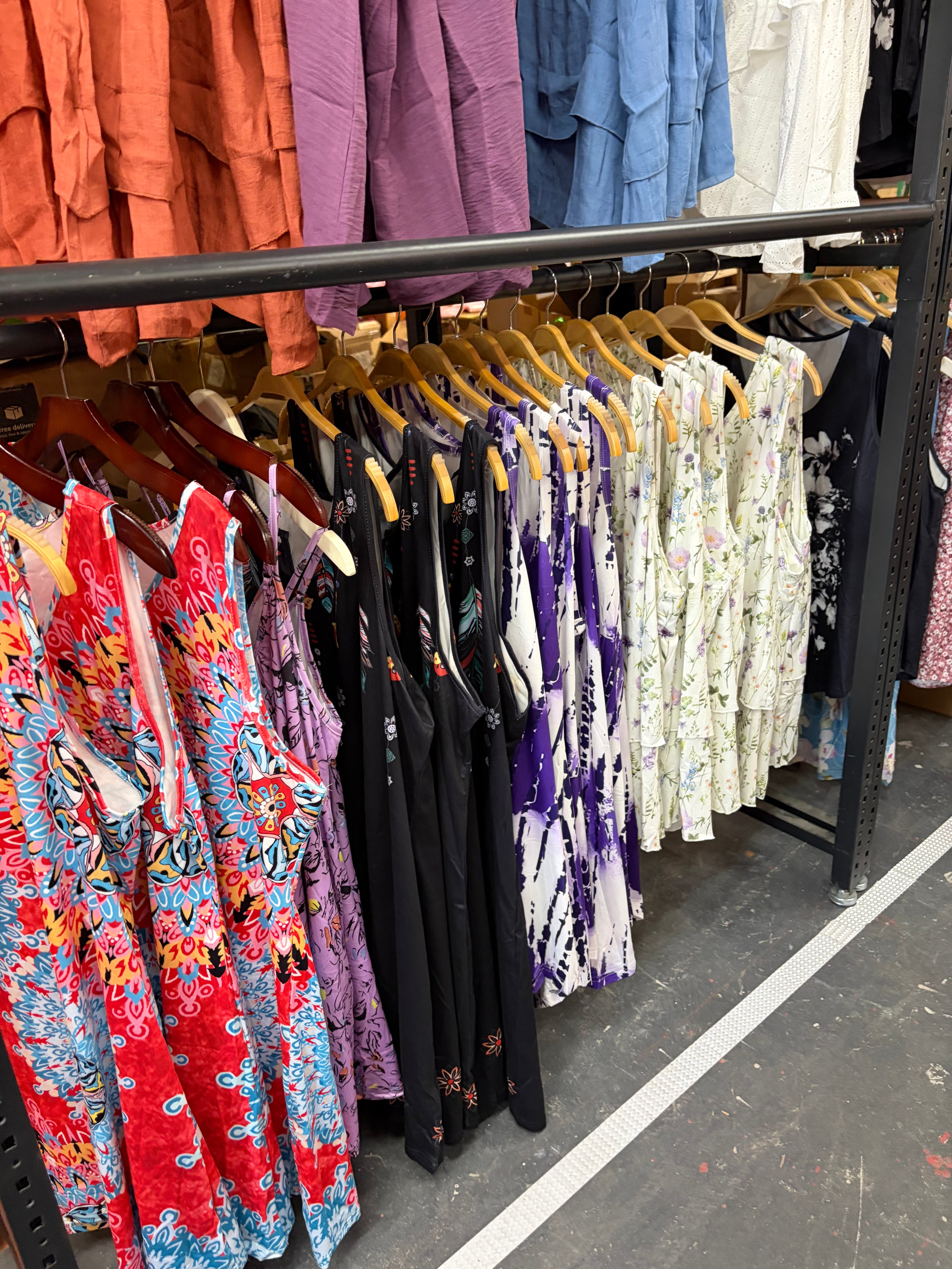 wholesale with gaylord Various styles of women's blouses and T-shirts