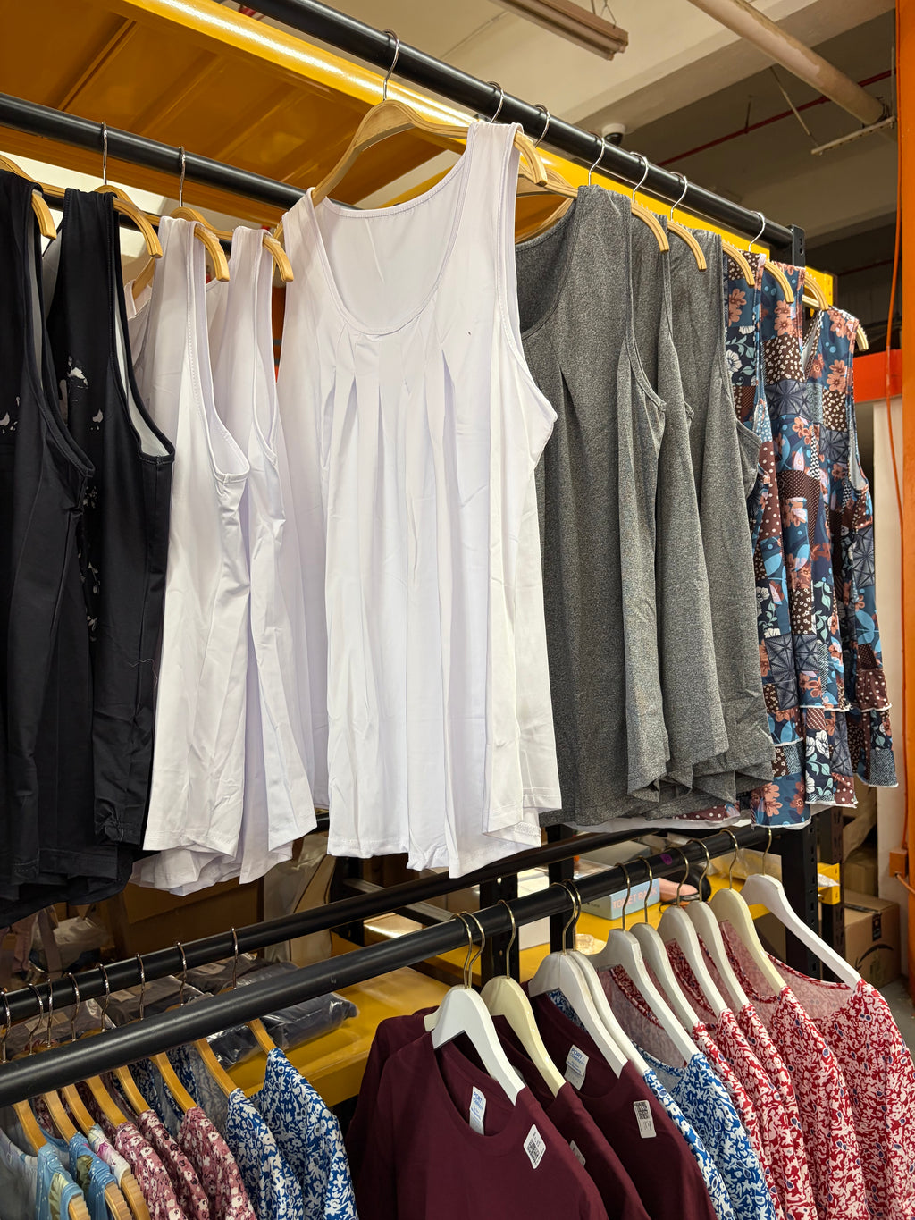 wholesale with gaylord Various styles of women's blouses and T-shirts