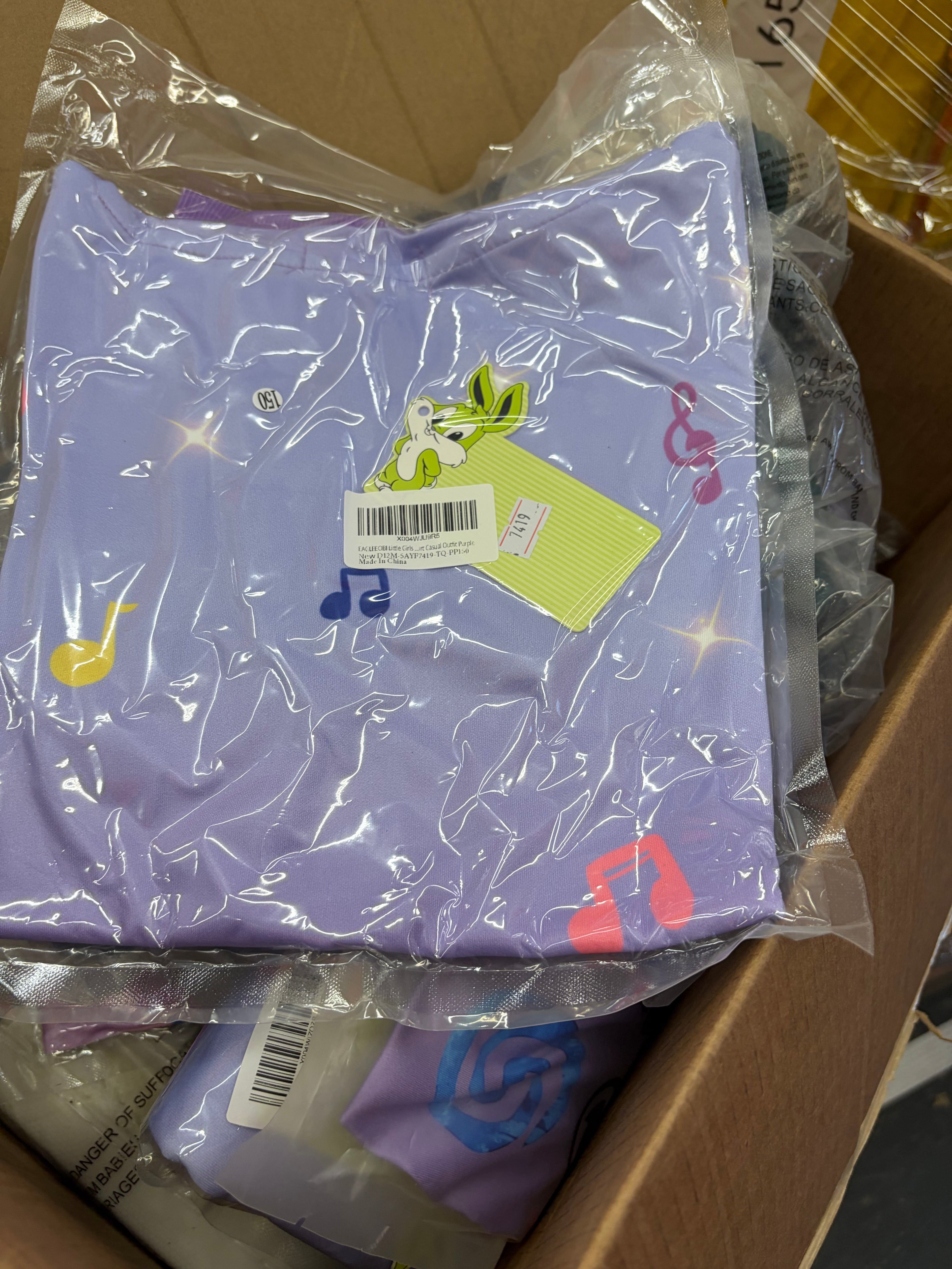 wholesale with gaylord Various styles of women's blouses and T-shirts