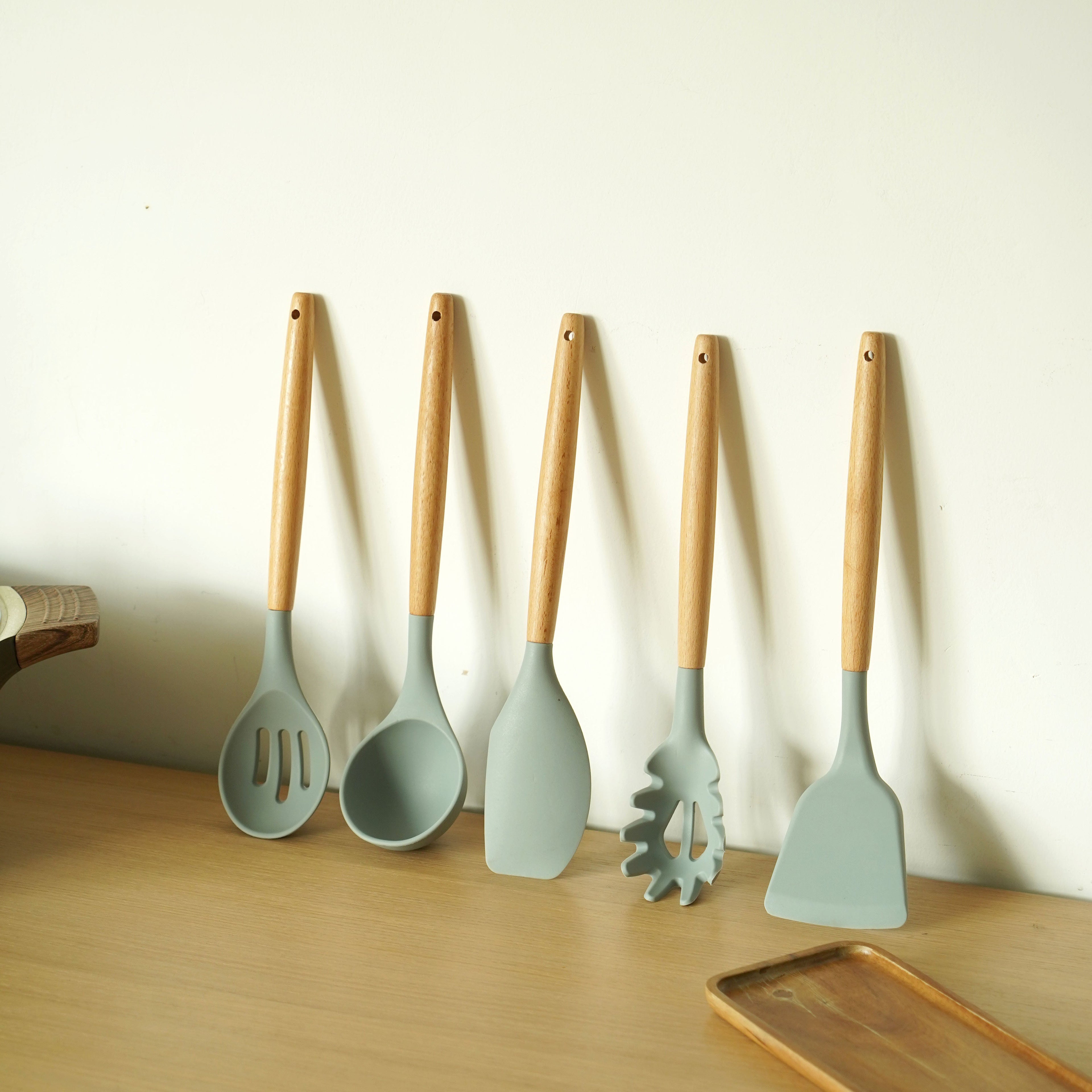 Mixed Silicone Kitchen Utensils Set Clearance, Multi Style Cooking Spatula Turner Baking Tool Kit, Wooden / Stainless Steel Handle Non-Stick Cookware Accessories Multi Color Available